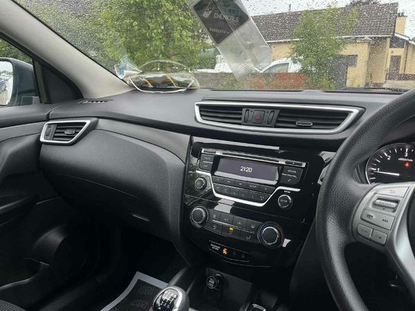 Nissan Qashqai Hatchback, Diesel, 2016, White