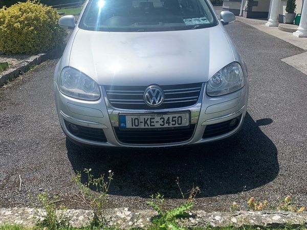 Volkswagen Jetta Saloon, Diesel, 2010, Silver