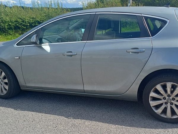 Vauxhall Astra Hatchback, Diesel, 2014, Silver