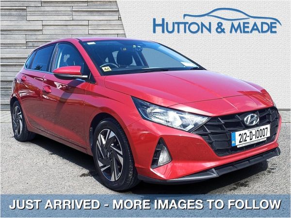 Hyundai i20 Hatchback, Petrol, 2021, Red
