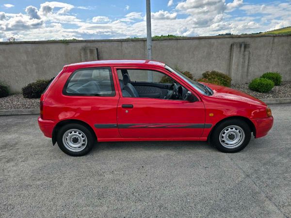 Toyota Starlet Hatchback, Petrol, 1998, Red