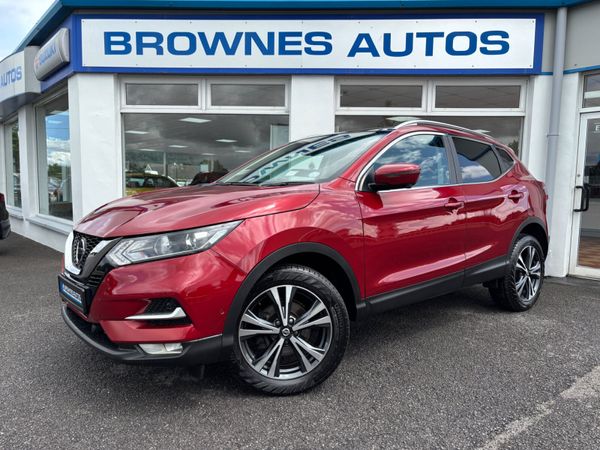 Nissan Qashqai Hatchback, Diesel, 2019, Red
