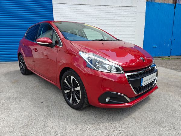 Peugeot 208 Hatchback, Petrol, 2020, Red