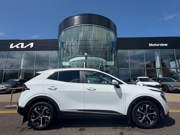 Kia Sportage MPV, Diesel, 2022, White