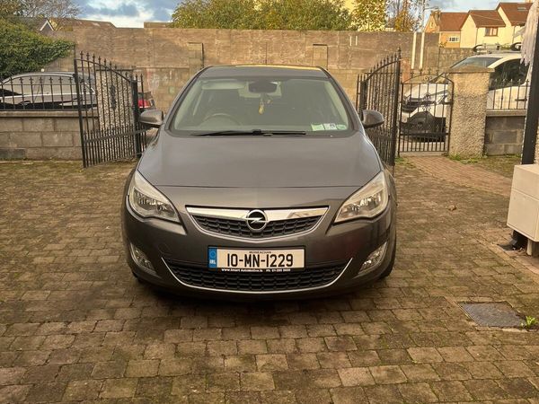 Opel Astra Hatchback, Diesel, 2010, Grey