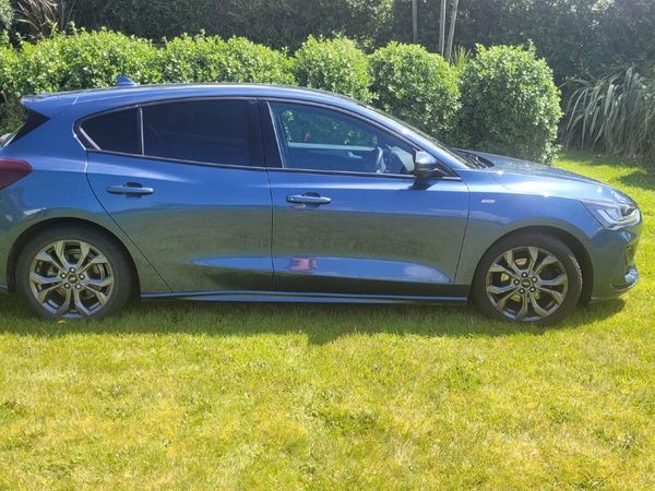 Ford Focus Hatchback, Petrol, 2022, Blue