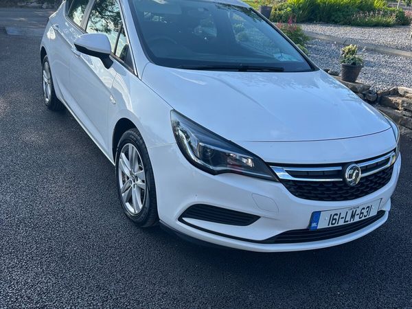 Vauxhall Astra Hatchback, Diesel, 2016, White