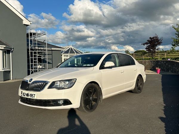 Skoda Superb Hatchback, Diesel, 2015, White