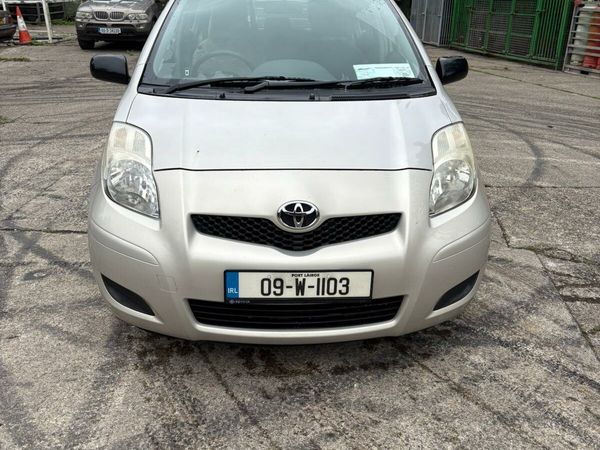 Toyota Yaris Hatchback, Petrol, 2009, Gold