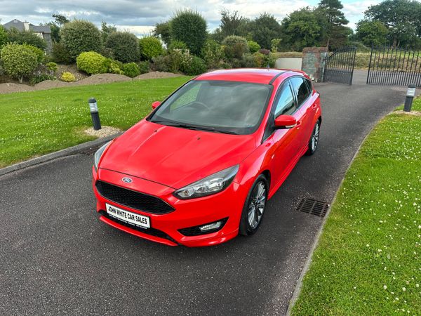 Ford Focus Hatchback, Petrol, 2018, Red