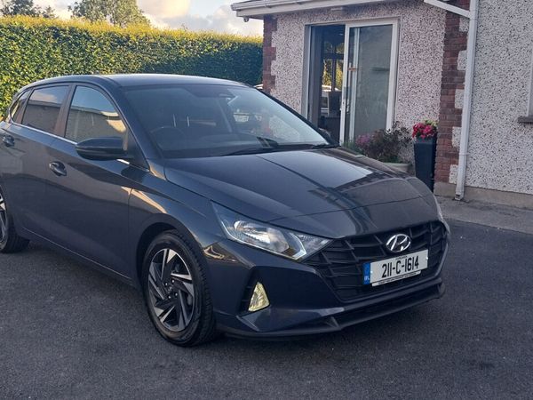 Hyundai i20 Hatchback, Petrol, 2021, Grey