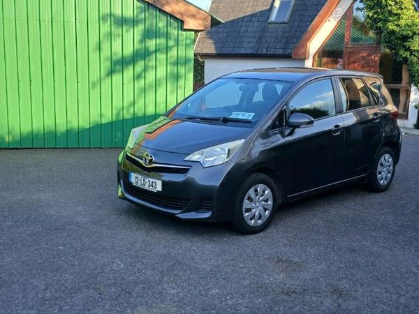 Toyota Verso-S MPV, Petrol, 2012, Grey