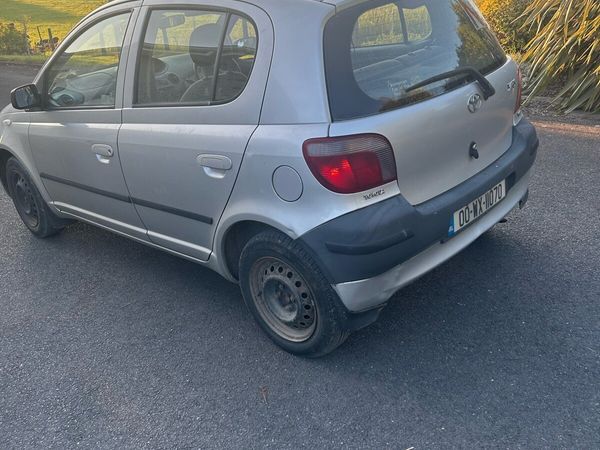 Toyota Yaris Hatchback, Petrol, 2000, Silver