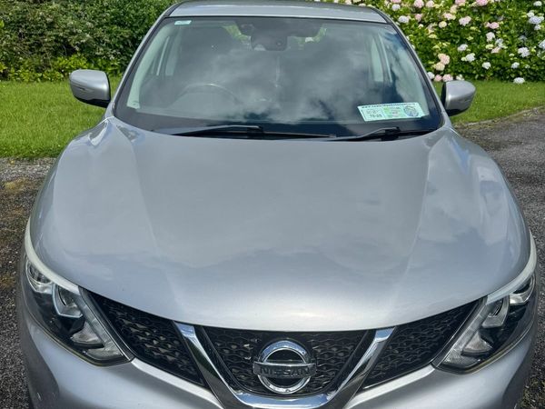 Nissan Qashqai Hatchback, Diesel, 2014, Silver