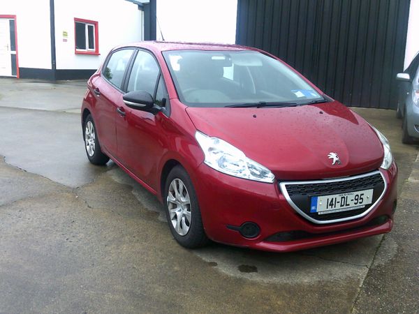 Peugeot 208 Hatchback, Diesel, 2014, Red