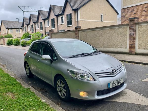 Toyota Auris Hatchback, Diesel, 2012, Silver