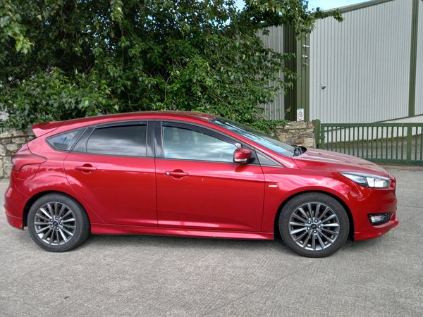 Ford Focus Hatchback, Diesel, 2018, Red