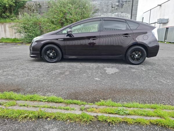 Honda Fit Hatchback, Petrol Hybrid, 2014, Red