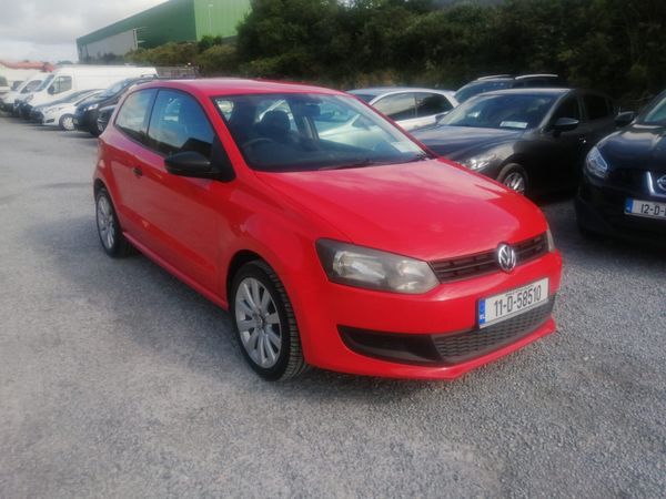 Volkswagen Polo Hatchback, Petrol, 2011, Red