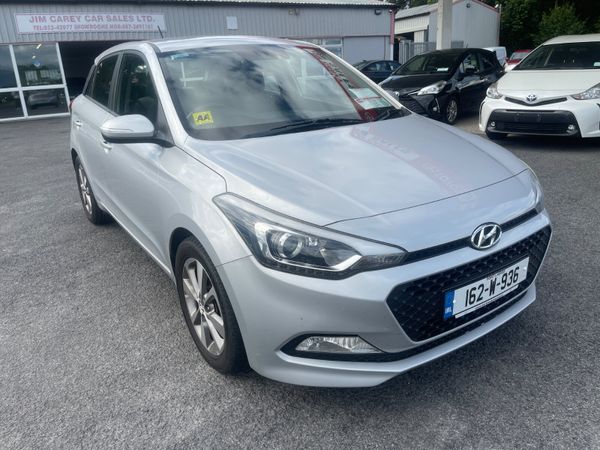 Hyundai i20 Hatchback, Diesel, 2016, Silver
