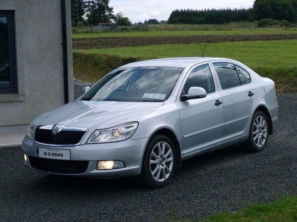 Skoda Octavia Saloon, Diesel, 2012, Silver