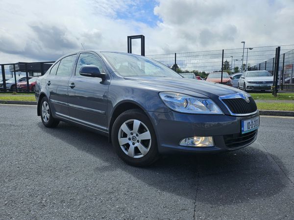 Skoda Octavia Saloon, Petrol, 2010, Grey