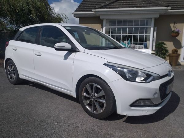 Hyundai i20 Hatchback, Petrol, 2015, White