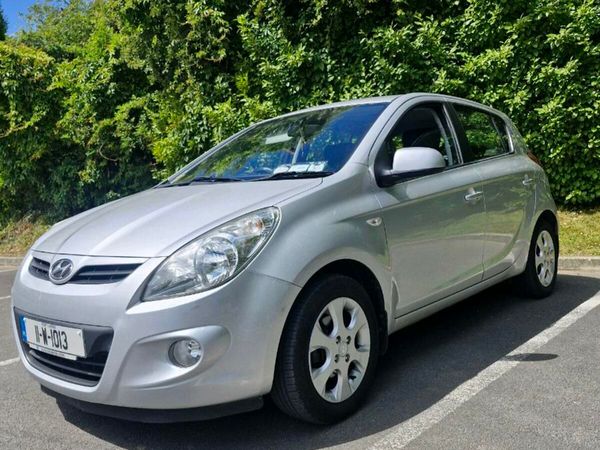Hyundai i20 Hatchback, Petrol, 2011, Silver