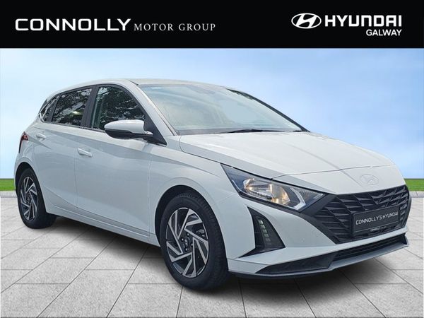 Hyundai i20 Hatchback, Petrol, 2025, White