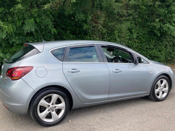 Vauxhall Astra Hatchback, Diesel, 2012, Silver