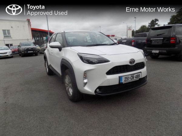 Toyota Yaris Cross Hatchback, Petrol Hybrid, 2025, White