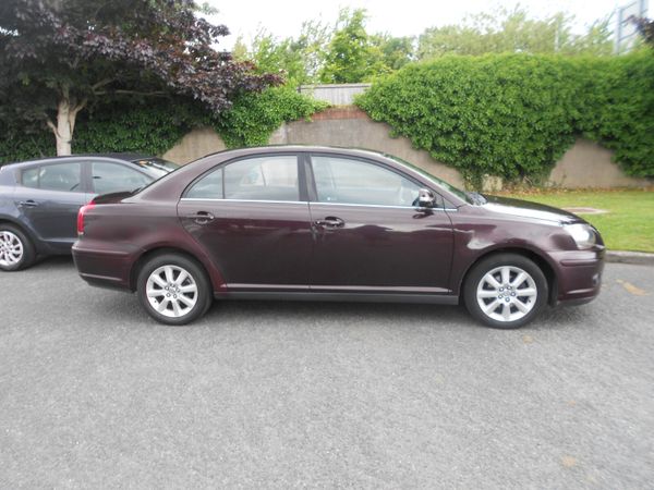 Toyota Avensis Saloon, Petrol, 2007, Red
