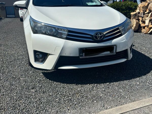 Toyota Corolla Saloon, Diesel, 2014, White