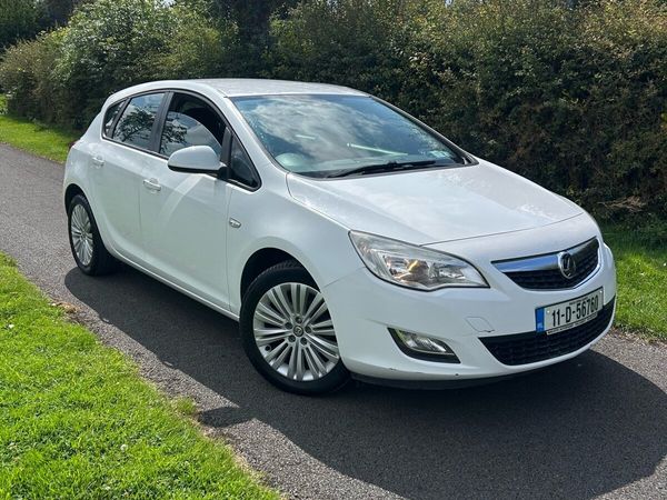 Vauxhall Astra Hatchback, Petrol, 2011, White