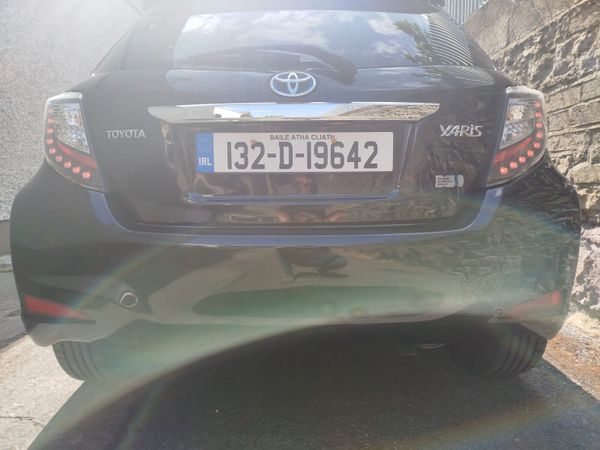 Toyota Yaris Hatchback, Petrol Hybrid, 2013, Black