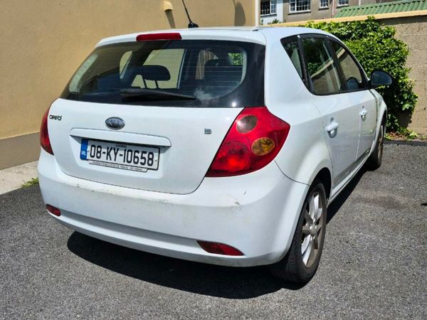 Kia Ceed Hatchback, Diesel, 2008, White