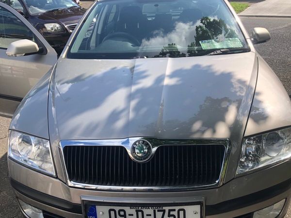 Skoda Octavia Hatchback, Petrol, 2009, Beige