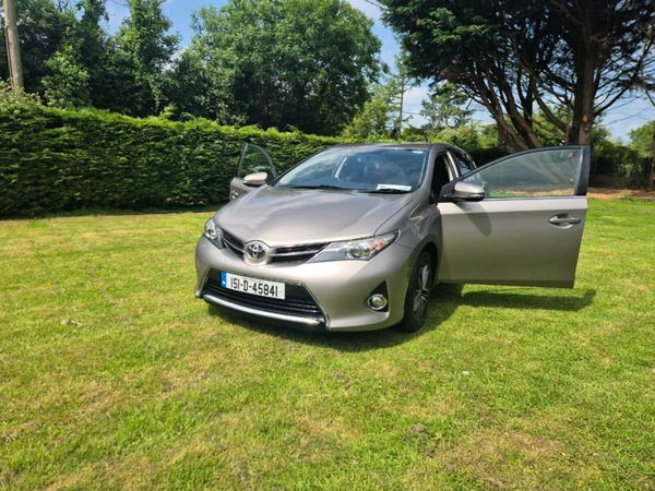 Toyota Auris Hatchback, Petrol, 2015, Bronze