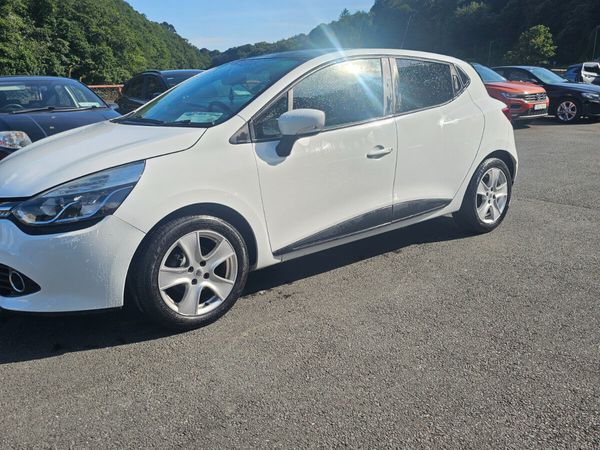 Renault Clio Hatchback, Petrol, 2015, White