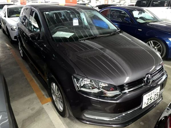 Volkswagen Polo Hatchback, Petrol, 2015, Grey