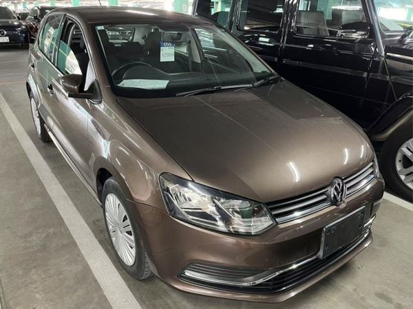 Volkswagen Polo Hatchback, Petrol, 2015, Brown