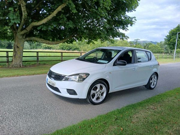 Kia Ceed Hatchback, Diesel, 2011, White