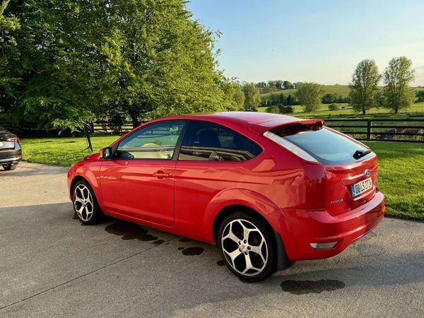 Ford Focus Hatchback, Petrol, 2008, Red