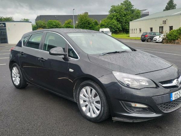 Vauxhall Astra Hatchback, Diesel, 2013, Black