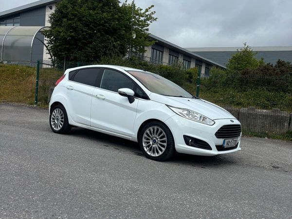 Ford Fiesta Hatchback, Petrol, 2014, White