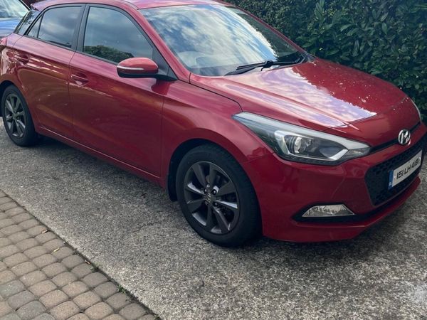 Hyundai i20 Hatchback, Petrol, 2015, Red