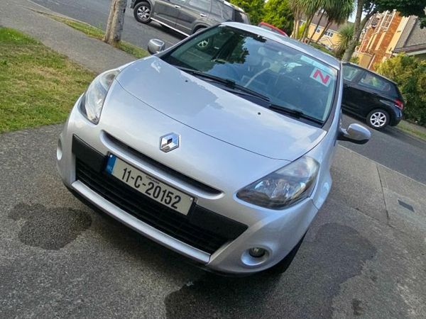 Renault Clio Hatchback, Petrol, 2011, Silver