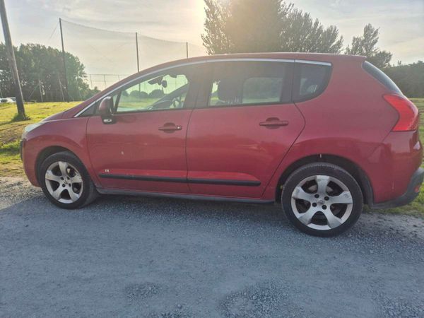 Peugeot 3008 MPV, Diesel, 2010, Red