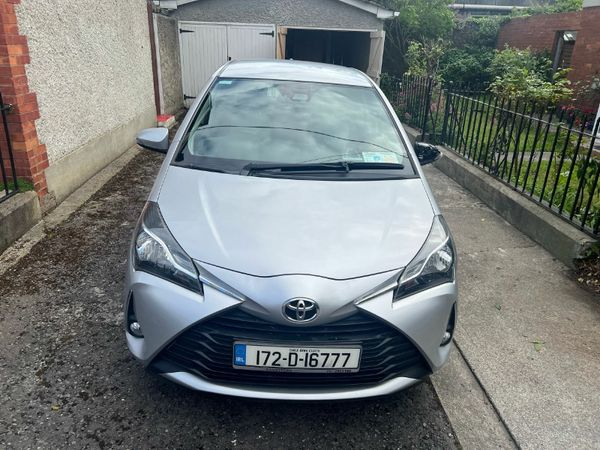 Toyota Yaris Hatchback, Petrol, 2017, Grey