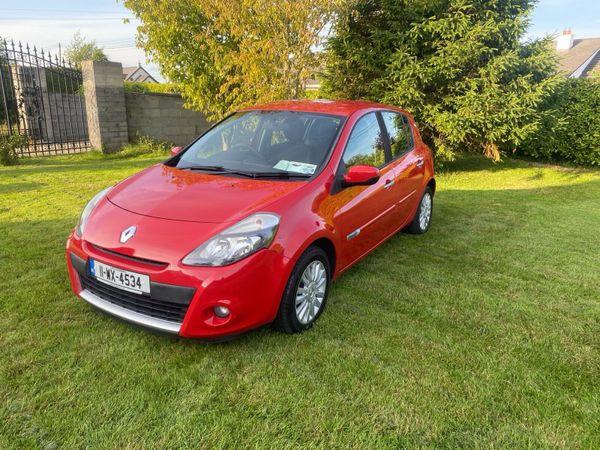Renault Clio Hatchback, Petrol, 2011, Red